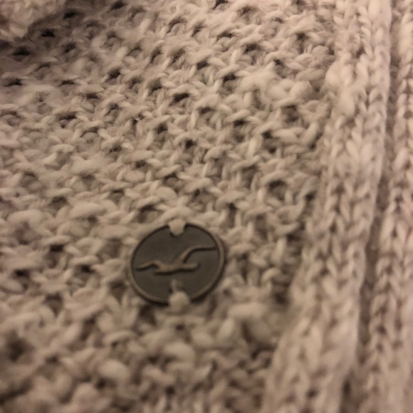 Hollister Crop Sweater! 👏🏼👏🏼 - Picture 3 of 7